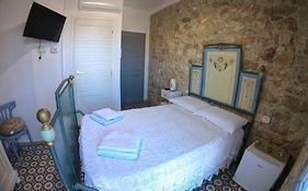 Dommu De Nannai Moro: Camera Con Bagno E Balcone